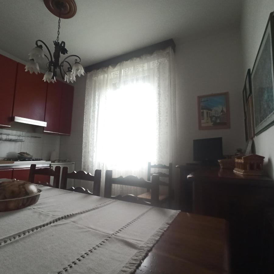 Casa Vincenzo 130 Mq Con Portico Ed Ingresso Esclusivo Dal Giardino Villa Felino Eksteriør billede