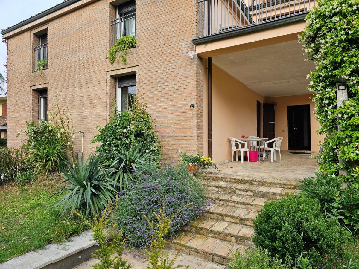 Casa Vincenzo 130 Mq Con Portico Ed Ingresso Esclusivo Dal Giardino Villa Felino Eksteriør billede