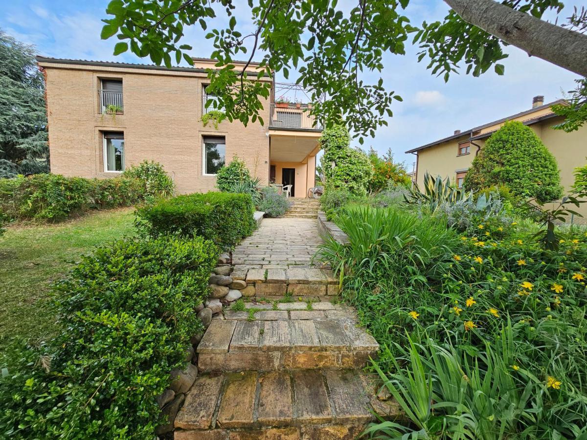 Casa Vincenzo 130 Mq Con Portico Ed Ingresso Esclusivo Dal Giardino Villa Felino Eksteriør billede