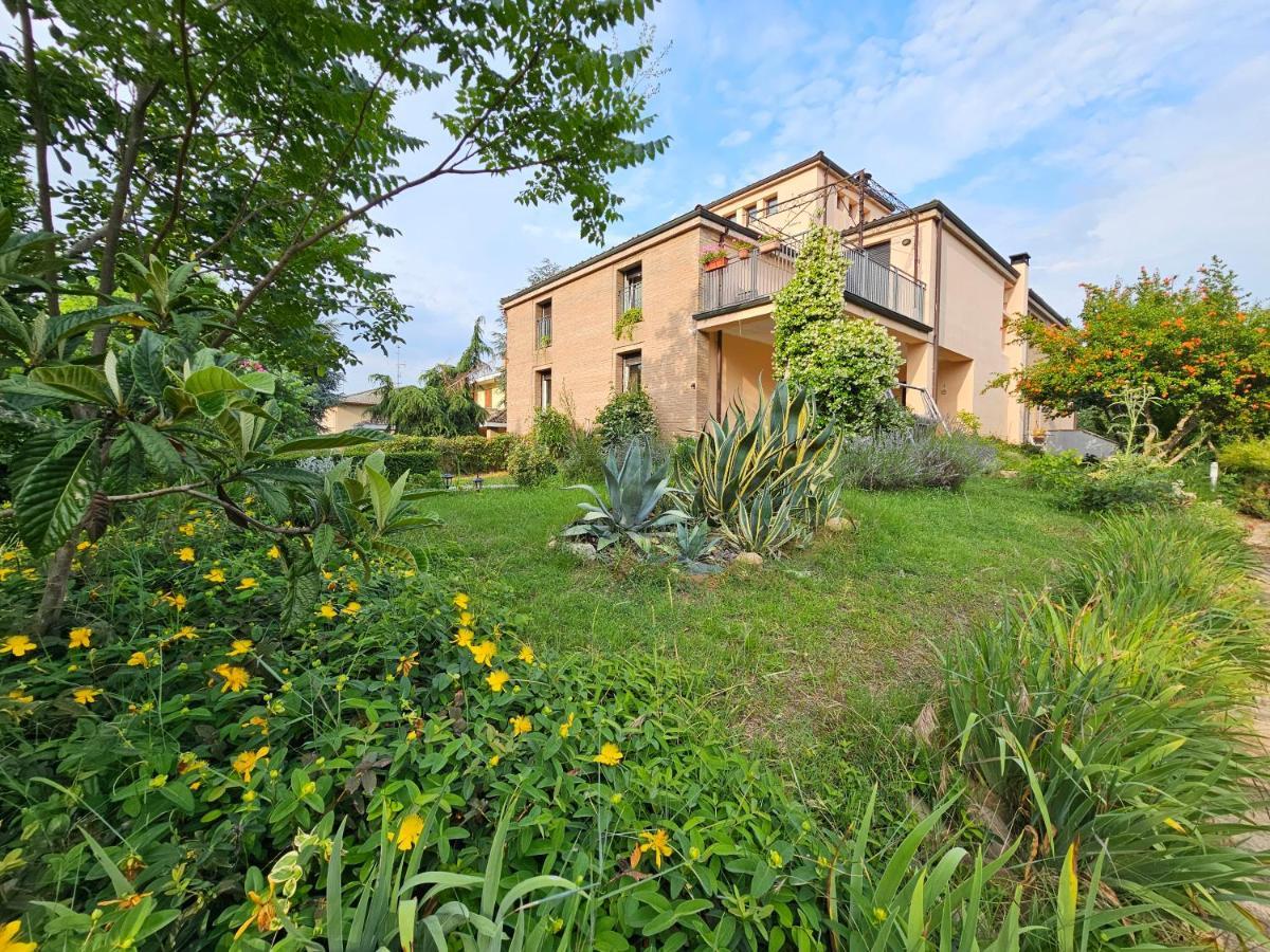 Casa Vincenzo 130 Mq Con Portico Ed Ingresso Esclusivo Dal Giardino Villa Felino Eksteriør billede