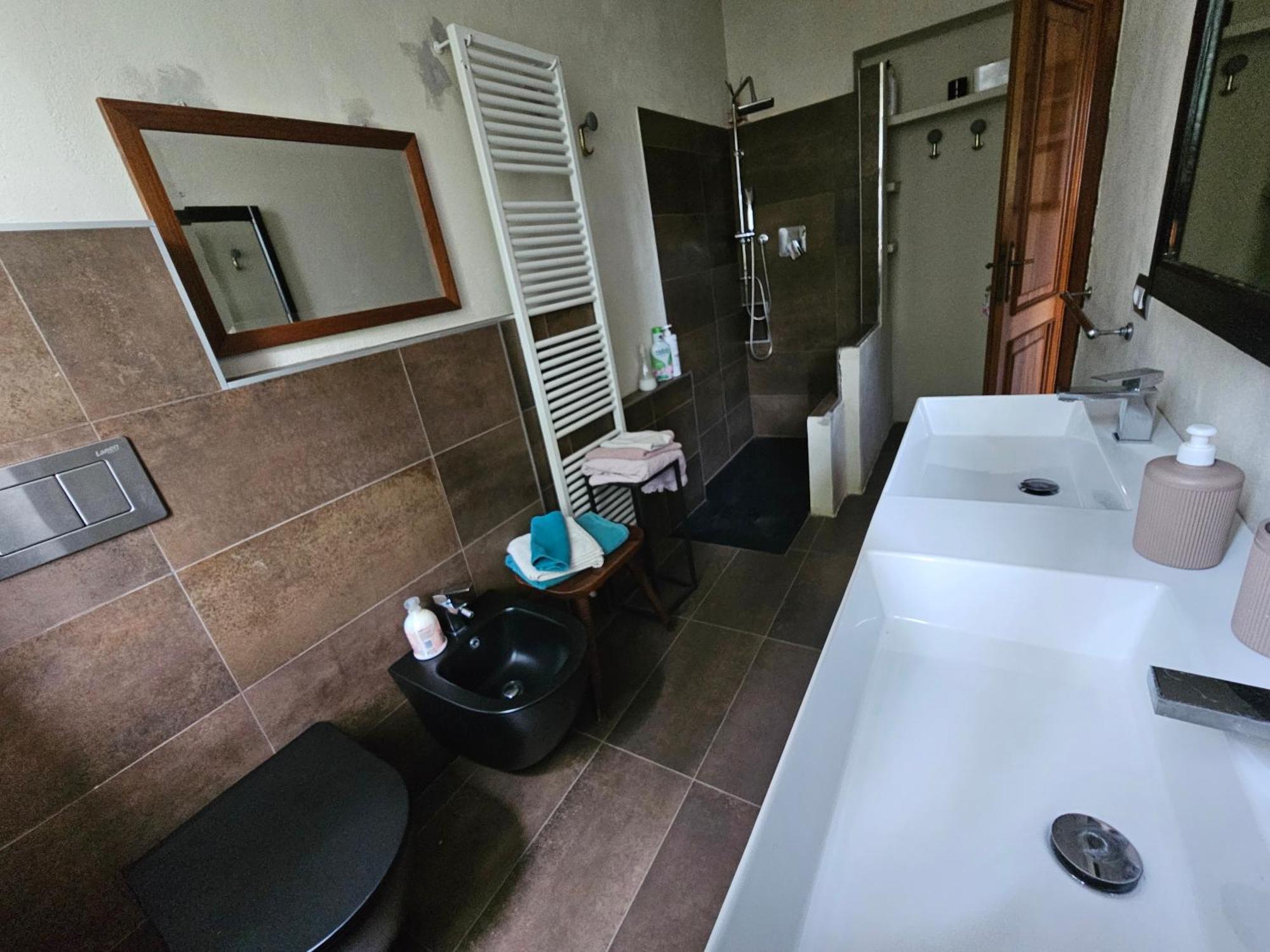 Casa Vincenzo 130 Mq Con Portico Ed Ingresso Esclusivo Dal Giardino Villa Felino Eksteriør billede
